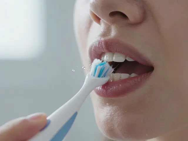 Rozlučte se s plakem pomocí ultrasonického čističe zubů - jak to funguje a proč to funguje lépe než běžná kartáček