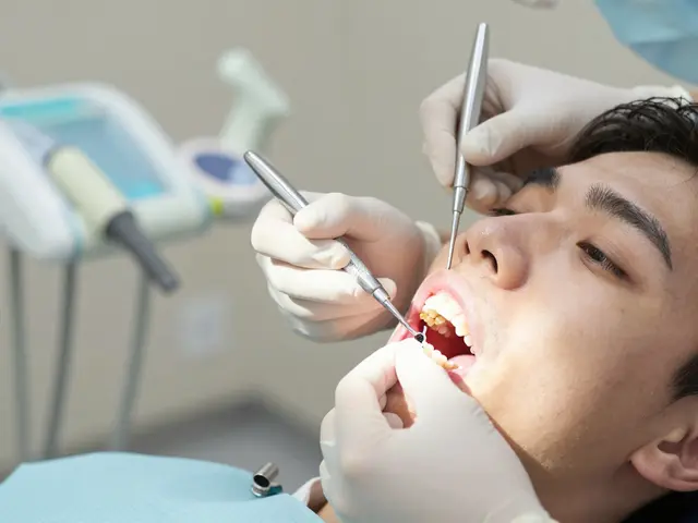 Kyretáž zubů: Co to je a proč ji potřebujete?